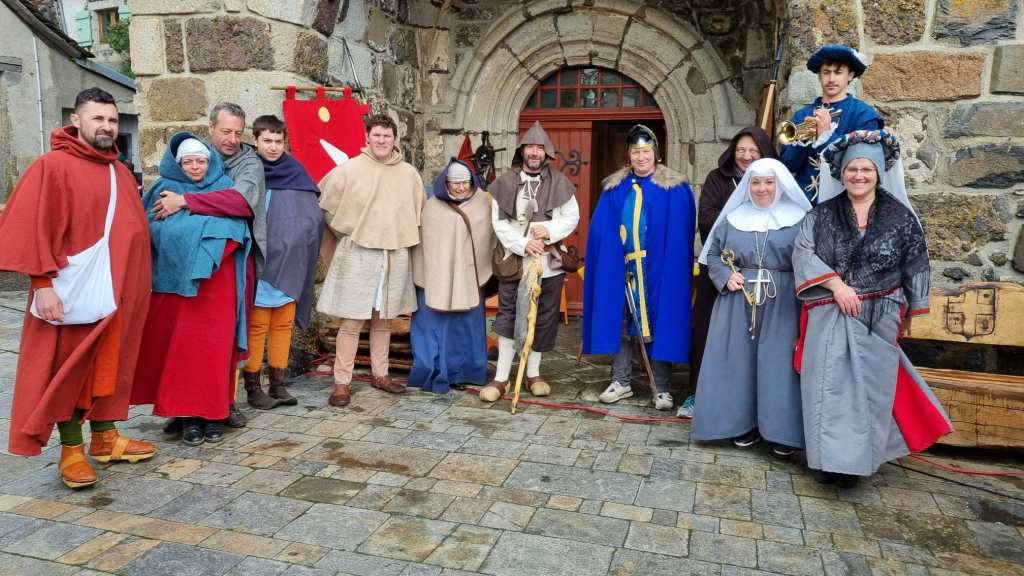 Souda Auvernhat la troupe médiévale à Apchon le samedi 3 Mai 2025 avec&nbsp;l&rsquo;APAC